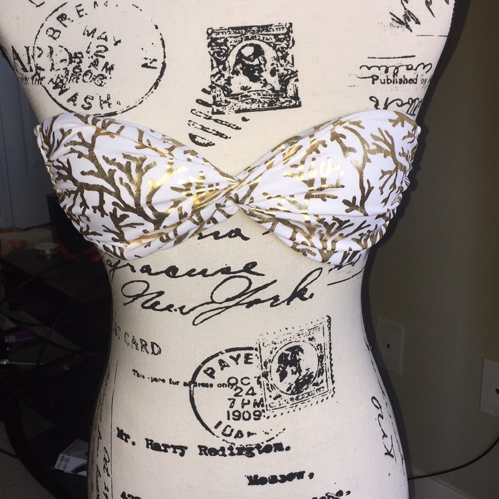 NWOT Victoria’s Secret strapless bikini top xs
